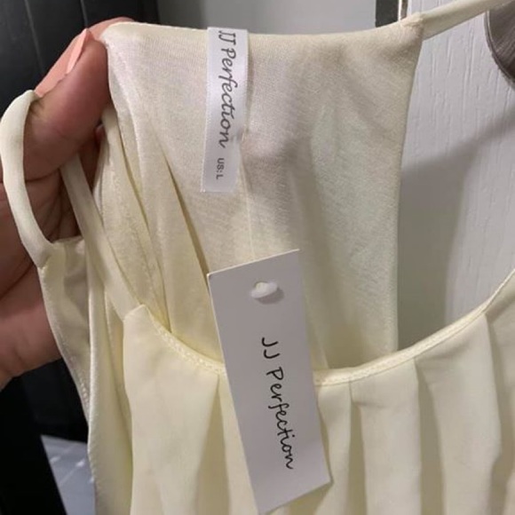 White dress - Picture 2 of 2